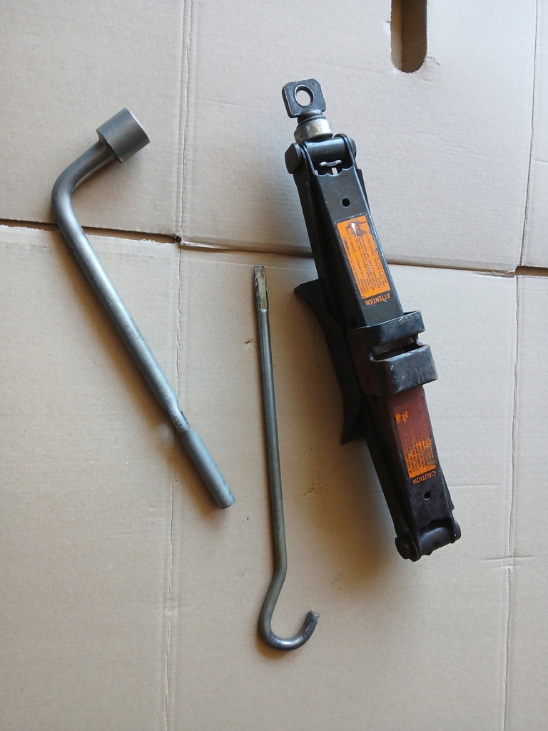 фото №1, Suzuki liana домкрат