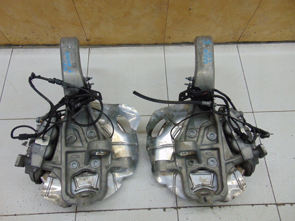 фото №2, Поворотний кулак ліва права alfa romeo giulia 2.2d