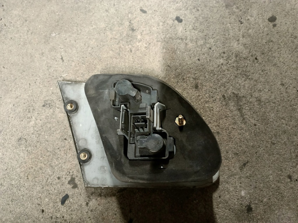 фото №4, Лампа задняя правая крышки fiat albea