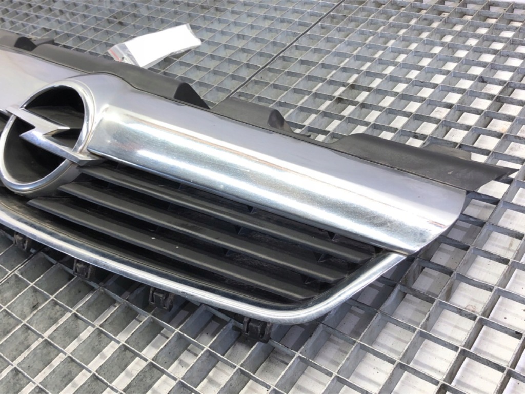 Решётка радиатора решётка радиатора opel zafira b 05-15 13157590 minivan Цена