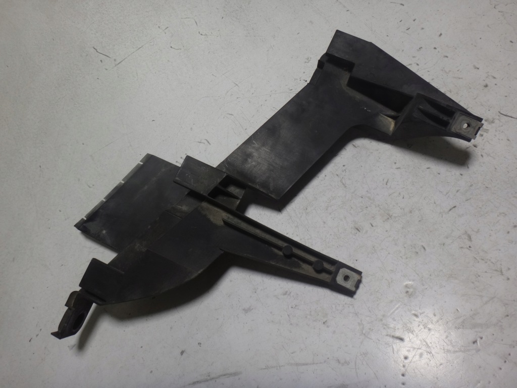 Напрямна кронштейн лампи правий перед bmw x3 e83 przed lift Зі Шроту