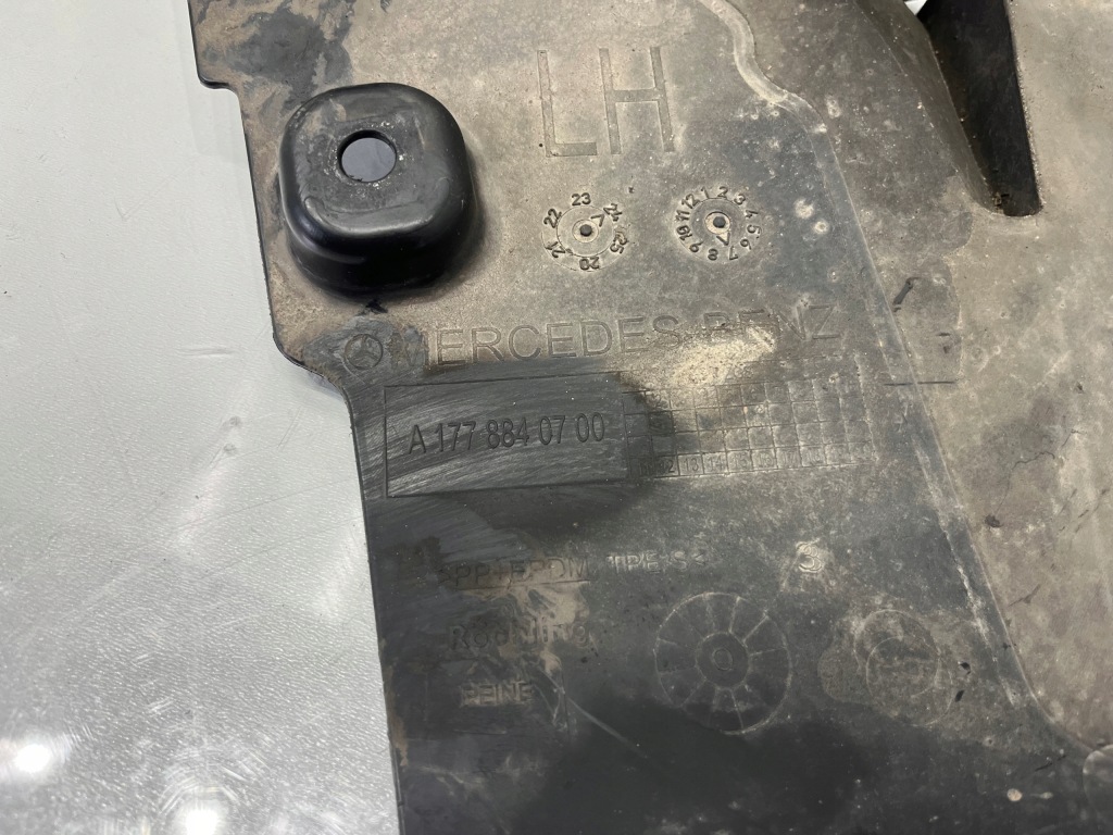 Mercedes w177 a177 захист трикутник підкрилок перед передній лівий a17778840700 Зі Шроту