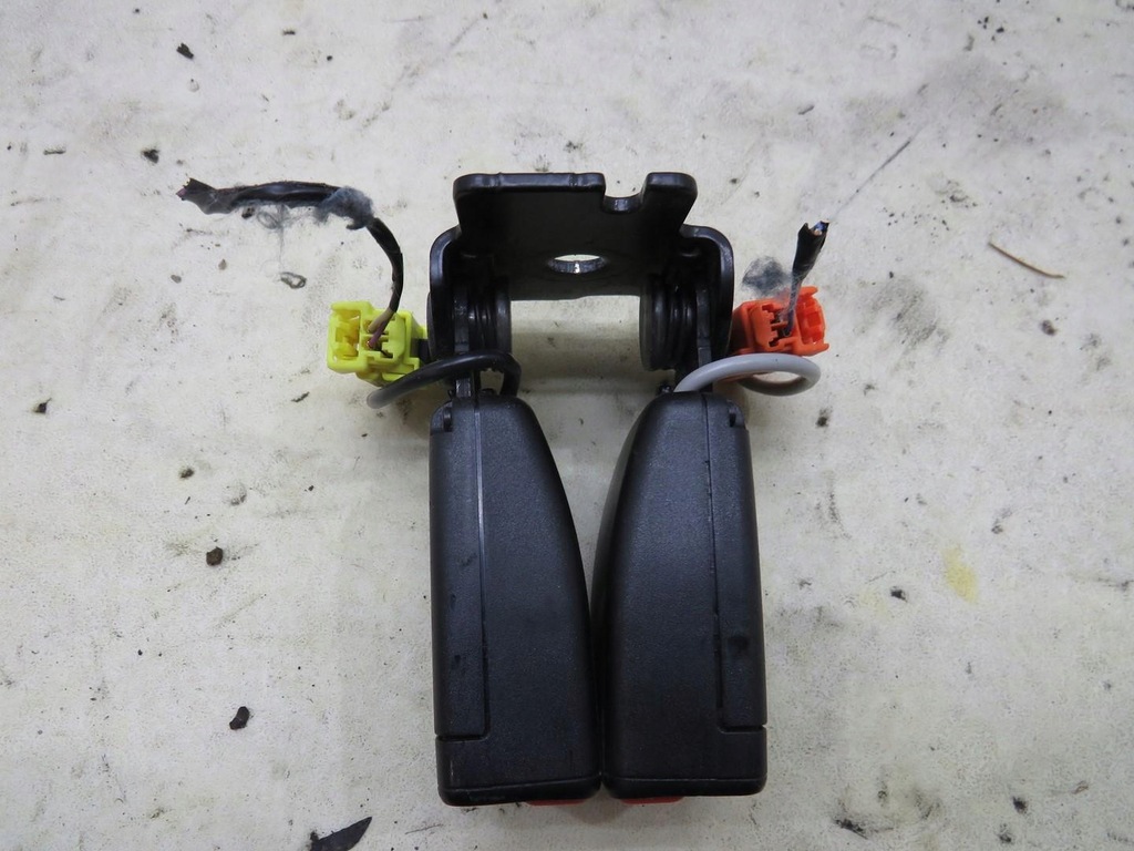 фото №4, Клипса ремней задняя задних volvo v40 ii