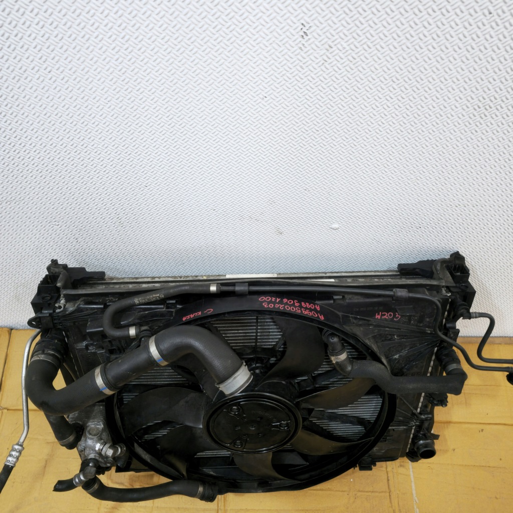 Mercedes c-klasa w205 комплект радиатор воды кондиционера вентилятор в Украине