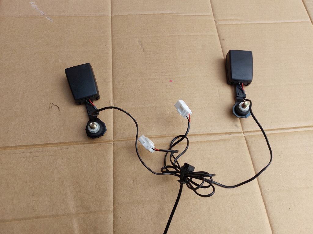 фото №1, Клипса поперечина безопасности задняя ferrari 612 scaglietti f137