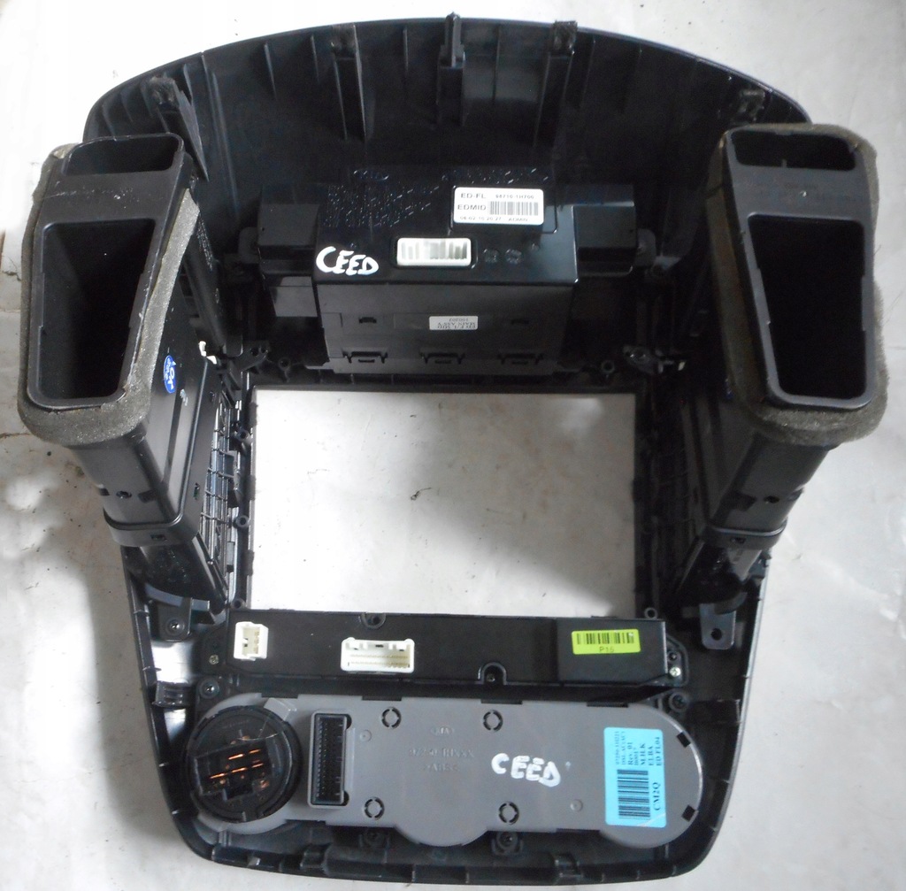 фото №6, Kia ceed i lift ґрати обдув панель кондиціонера дисплей рамка