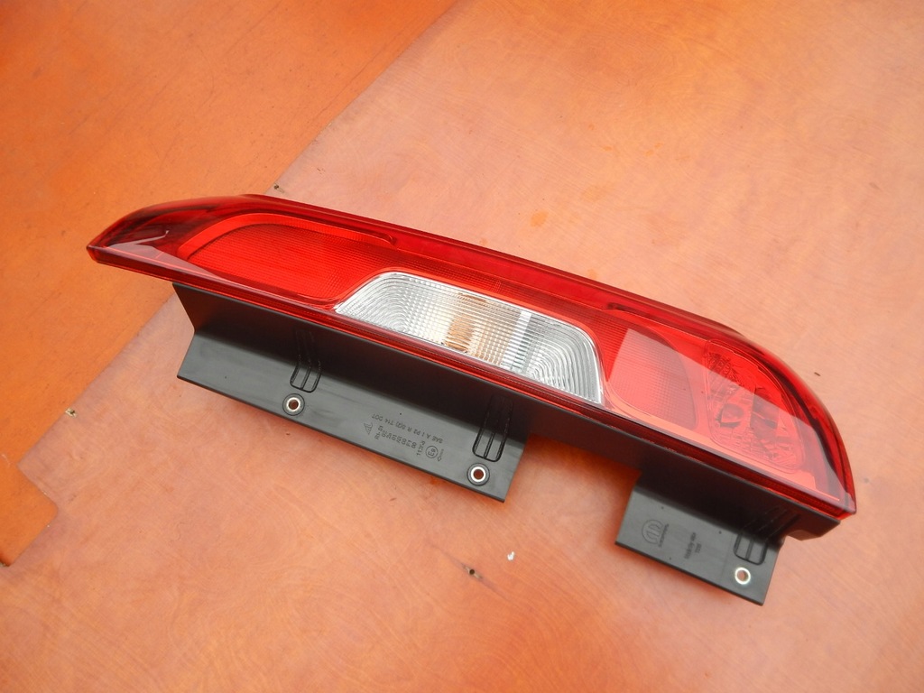 фото №6, Лампа правая задняя pod дверь fiat doblo ii lift 15-