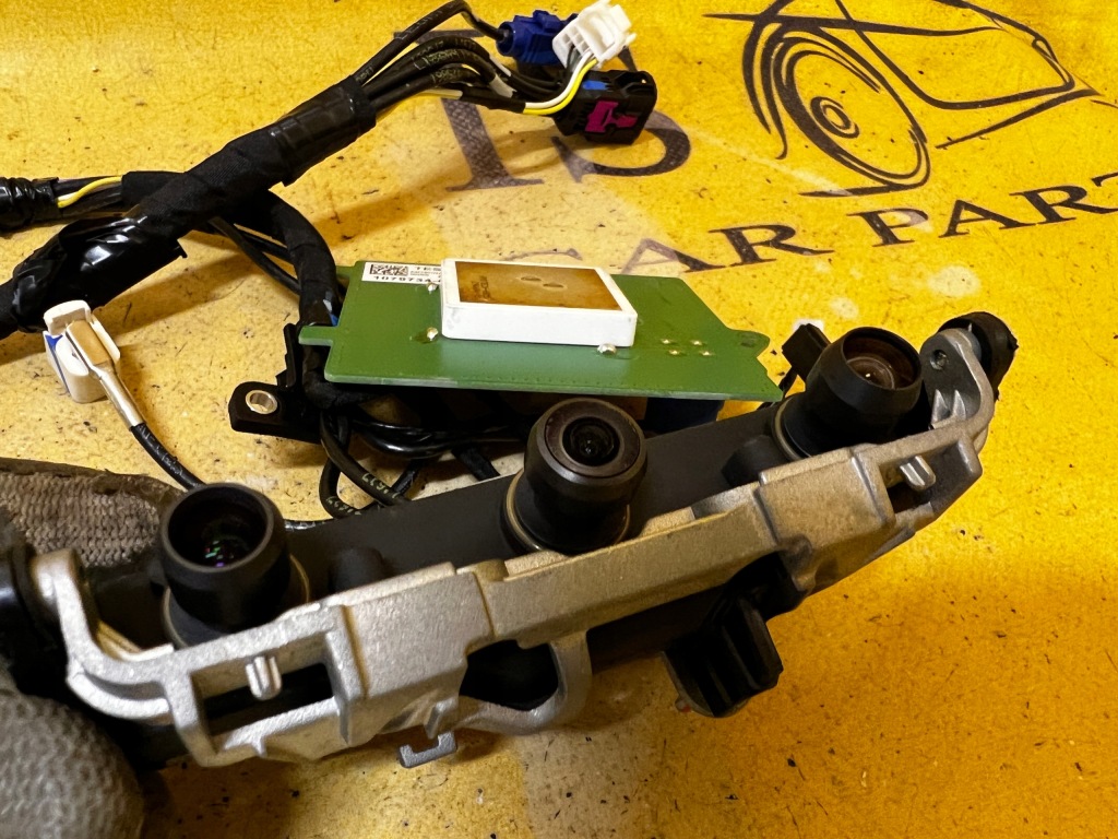 Камера поперечина руху скло перед лобове autopilot tesla model 3 дорестайлінг Недорого