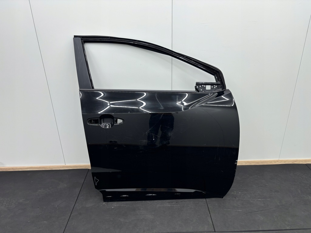 фото №1, Toyota bz4x дверь правое передние перед