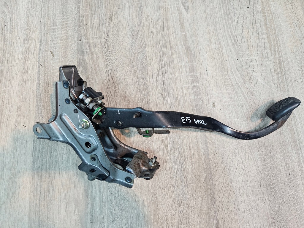 фото №1, Toyota corolla e15 07-12 педаль сцепления