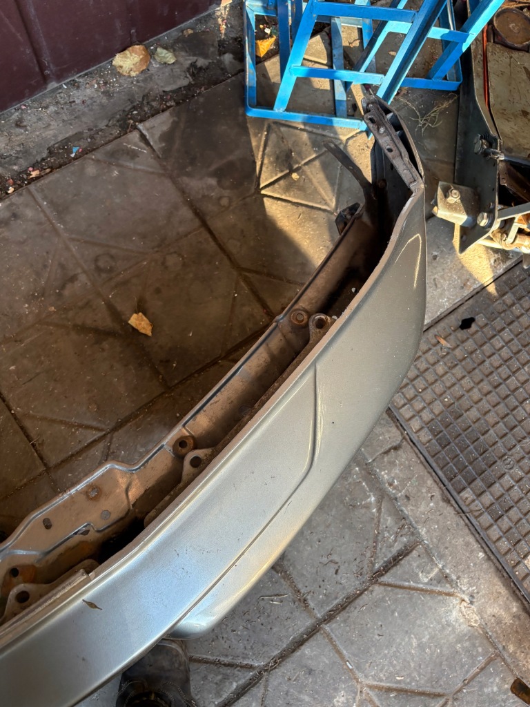 Бампер передній перед mitsubishi pajero 3 3 00-03r комплектний Зі Шроту