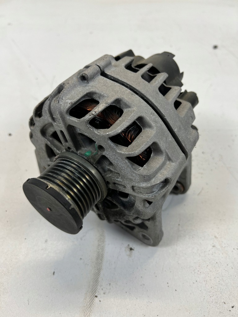 Купити Renault nissan 1.0 tce генератор 231008040r