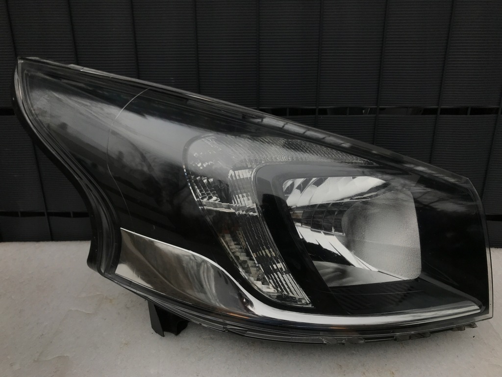 фото №1, Opel vivaro 2 ii b правая лампа перед led 2015-