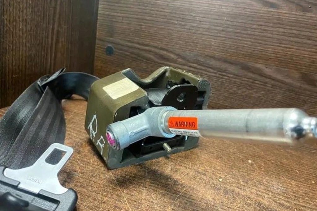 фото №9, Pas безпеки задній правий volvo s40 ii ms 30661797 2.0l дизель 100kw