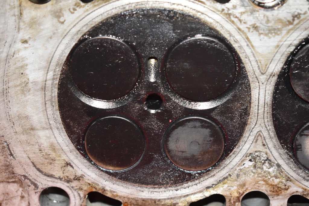 фото №12, Головка двигателя 31104738-002 volvo s60 1 i 2.4 d d5 163 km 00-04