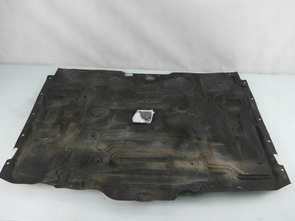 фото №1, Bmw 7 e32 шумоизоляция капот клипсы мат