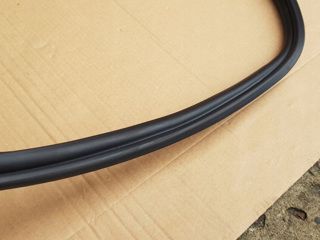 фото №7, Прокладка крышки задняя - ниша багажника / vw touran i - 2003-2010 - оригинал