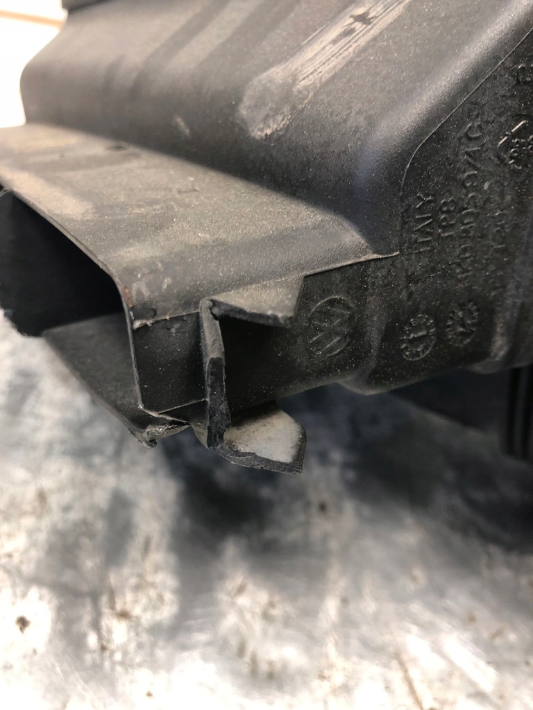 фото №6, Корпус фільтра повітря vw golf vi 1k0129601cj