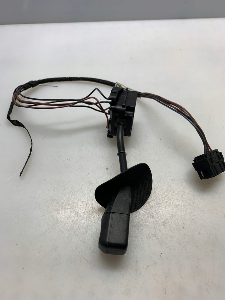 фото №1, Переключатель рычаг 8360915 bmw