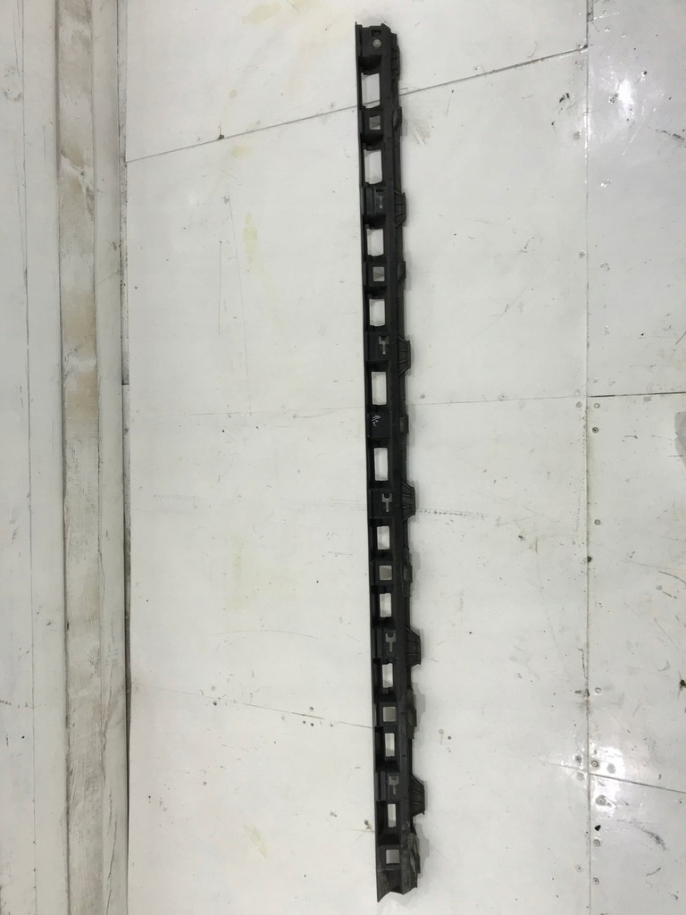 фото №1, Направляющая накладки порог правый passat b8 kombi 3g0853946