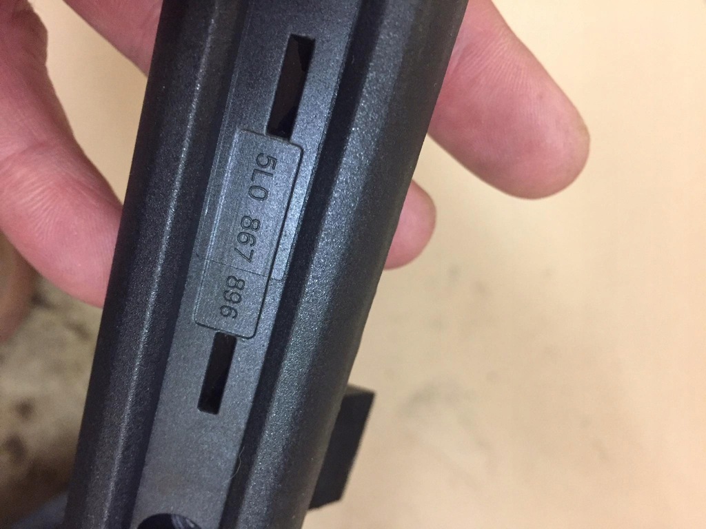 фото №9, Skoda yeti напрямна багажника 5l0867896 5l0867895