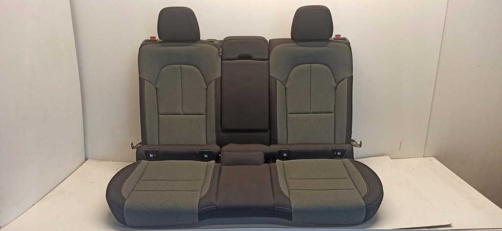 фото №9, Volvo xc40 2023 сиденья заднее сиденье