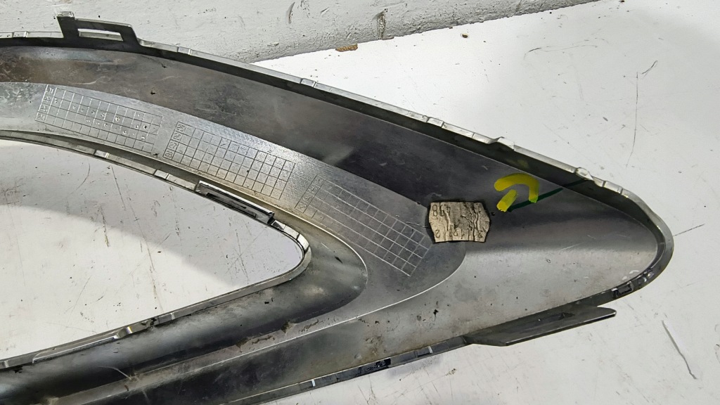 Молдинг хром бампера перед mercedes gla ii w247 Оригінал