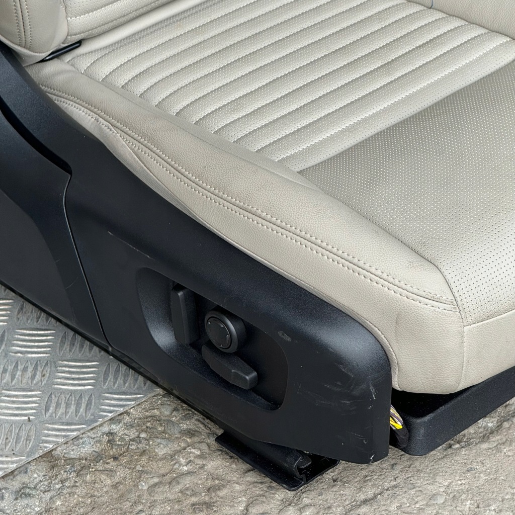 фото №4, Сидіння заднє сидіння шкіра комплект land rover discovery sport lift 2022 rok