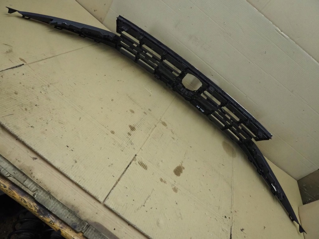 Vw touareg 3 760 рестайлінг  решітка радіатора решітка  760853651ae Недорого