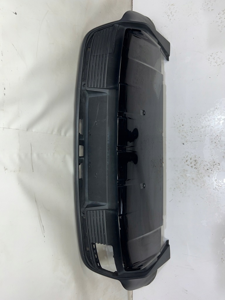 Porsche taycan 9j спойлер диффузор dół бампер задняя 9j0807983 Недорого
