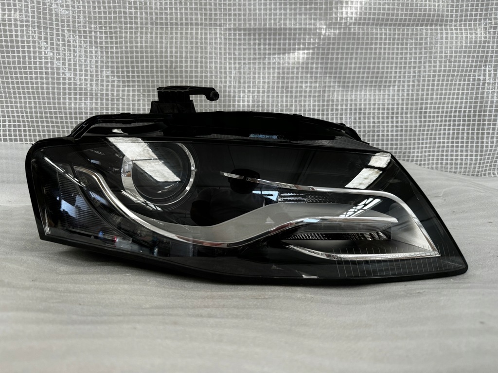 фото №1, Audi a4 b8 08-12 права лампа ксенон