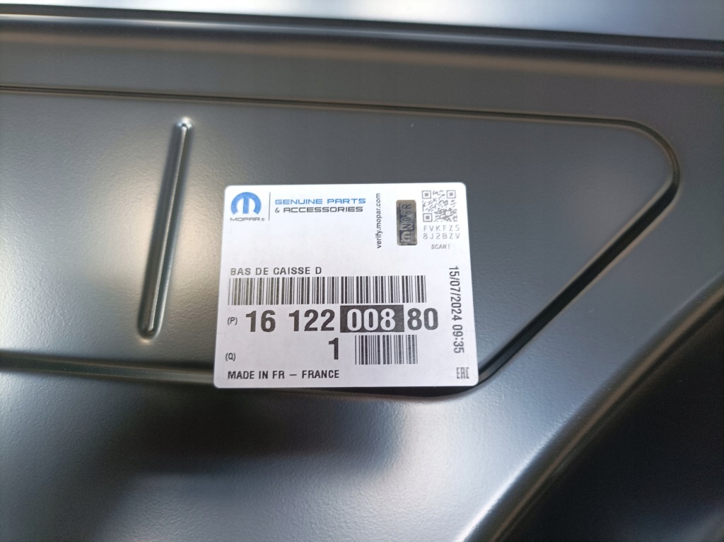 Peugeot 308 t9 порог обшивка правая сторона новый оригинал 1612200880 в Украине