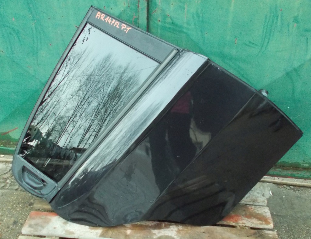 Alfa 147 05r дверь правый задний  полный чёрные Цена