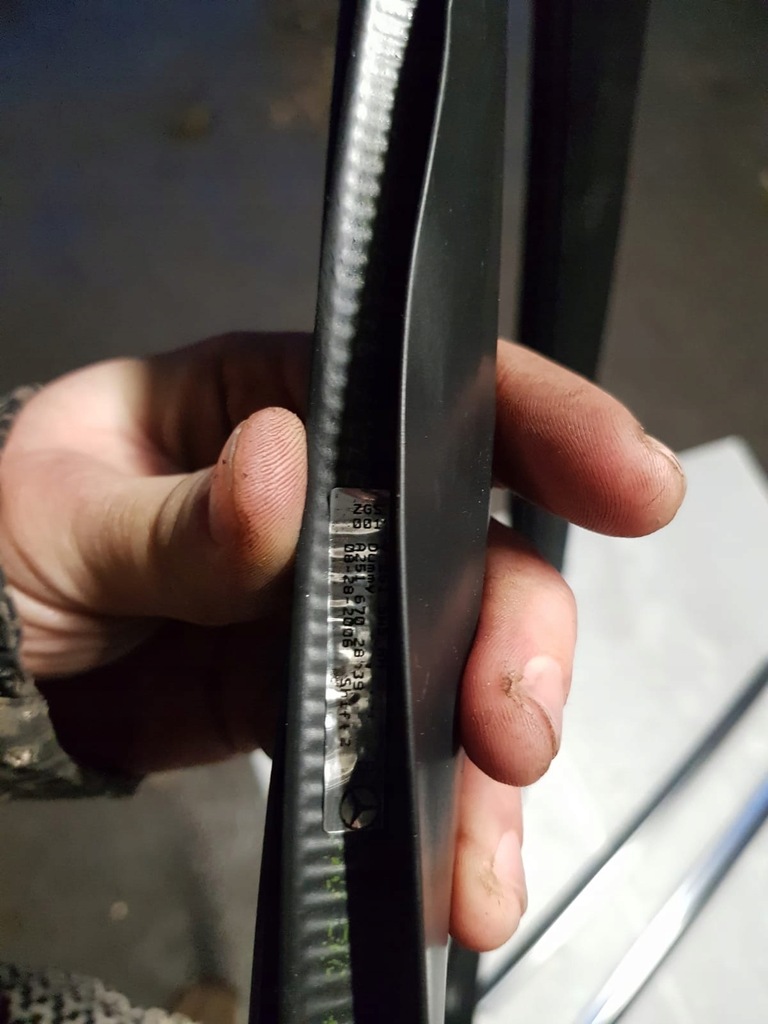 фото №6, Mercedes w251 прокладка скло кузовний права ліва