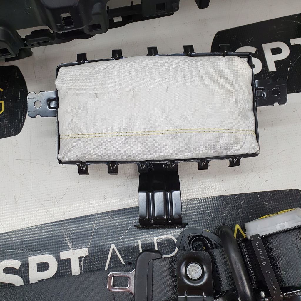 фото №7, Ev6 приборная панель консоль подушки безопасности ремни подушка безопасности