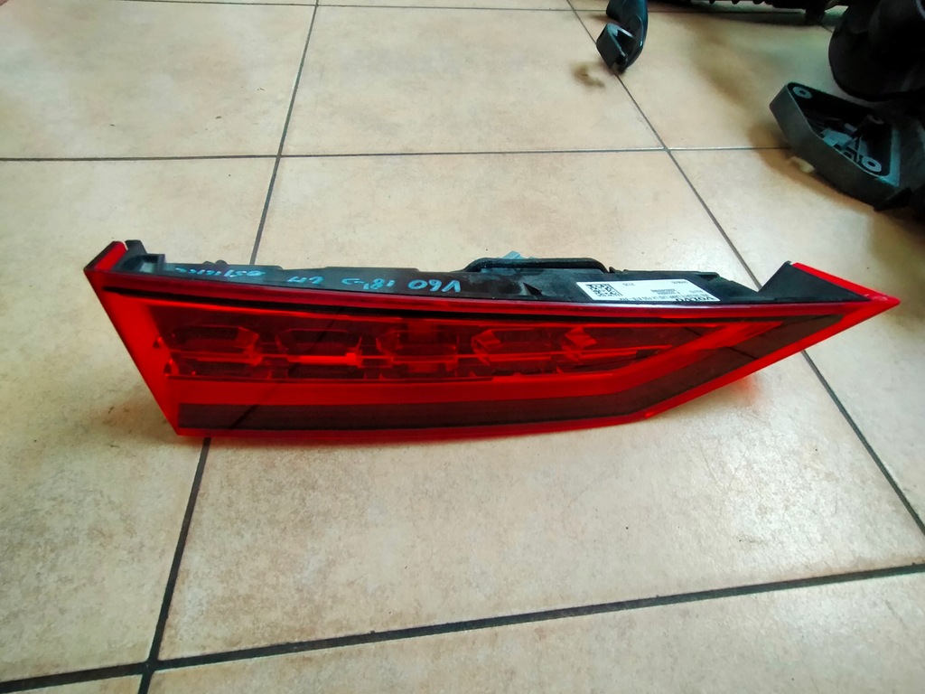 фото №1, Volvo v60 ii 2018- лампа задня задня ліва кришка багажника