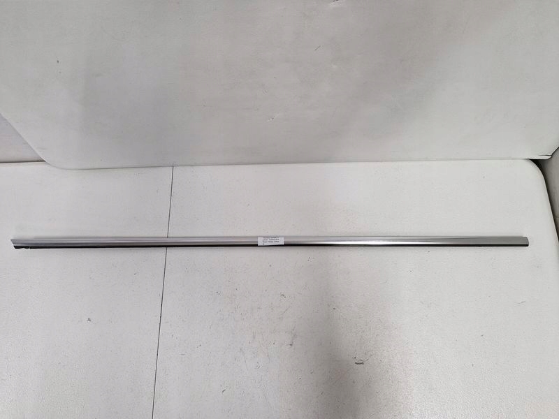 фото №1, Skoda superb ii 2 молдинг уплотнитель правый перед хром