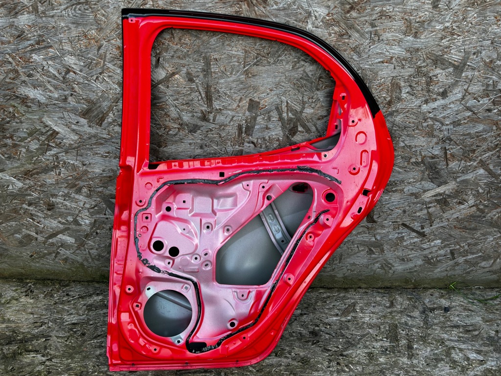 фото №8, Toyota yaris iv дверь правое задняя задние