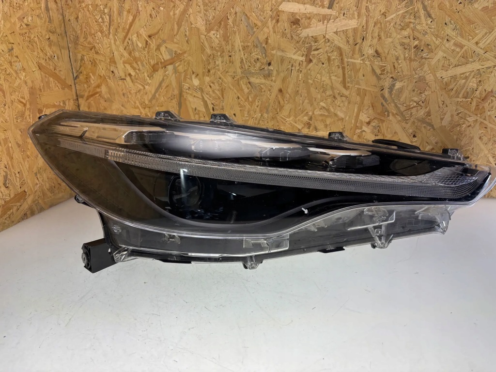 фото №1, Toyota corolla cross 2022 лампы передние