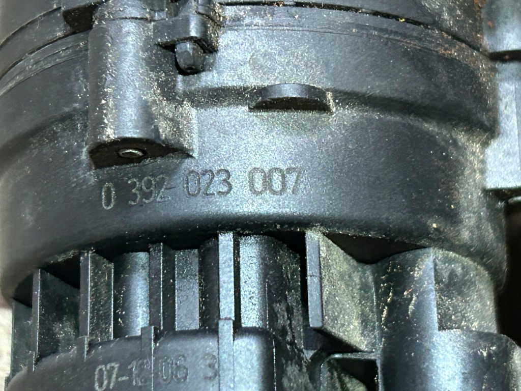 Купити Клапан помпа води обігрівача audi a6 c6