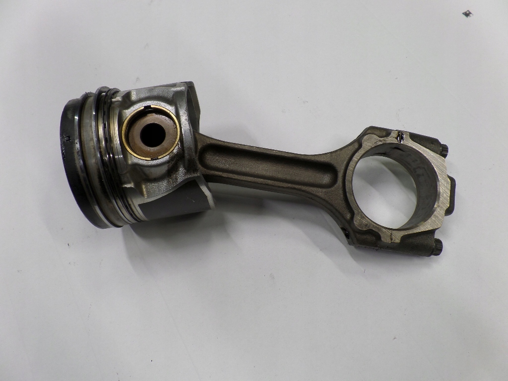 фото №1, Hyundai santa fe i 2.0 crdi 113km поршень