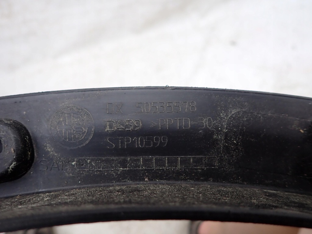 Alfa romeo stelvio 16- молдинг накладка правый перед Киев