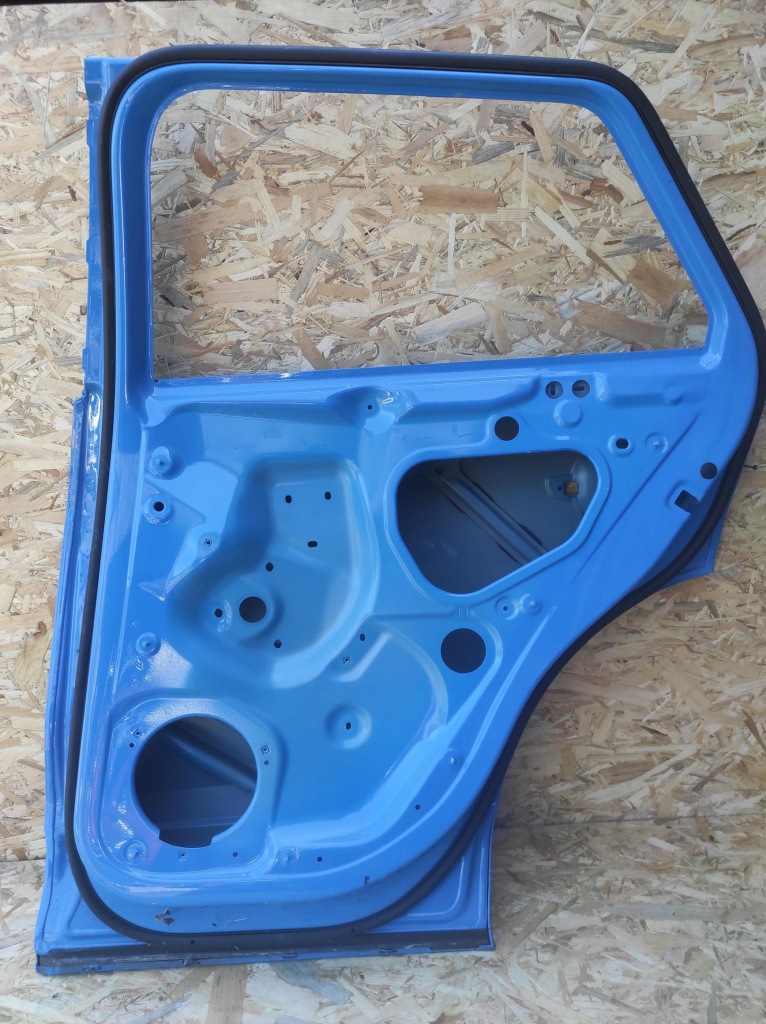 Дверь правое  задняя audi q2 81a с Разборки