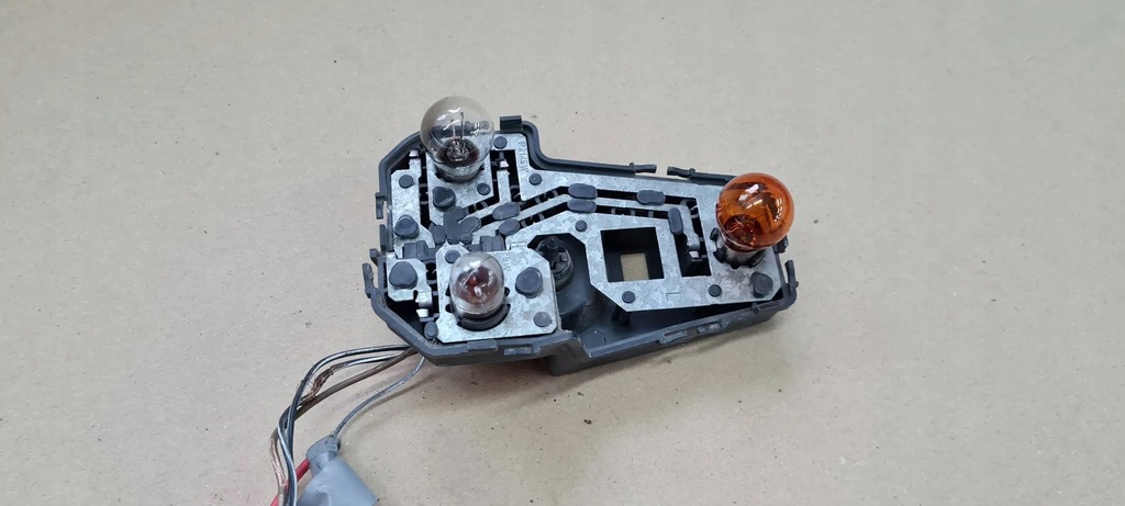 фото №12, Ford galaxy mk1 вкладиш лампи лівий задня 95vw13n004da