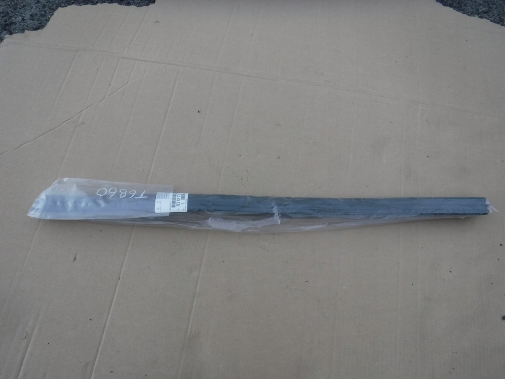 фото №1, Молдинг стекло внутренняя левый задняя peugeot 308 i 25622z02