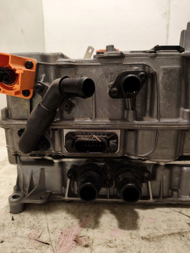 фото №10, Porsche taycan 9j1 2021 преобразователи