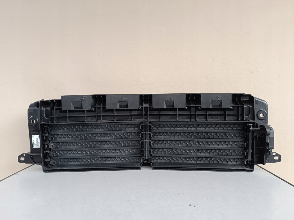 Volvo xc40 2 рестайлинг  2021+ жалюзи впуск руль воздуха 32227592 в Украине