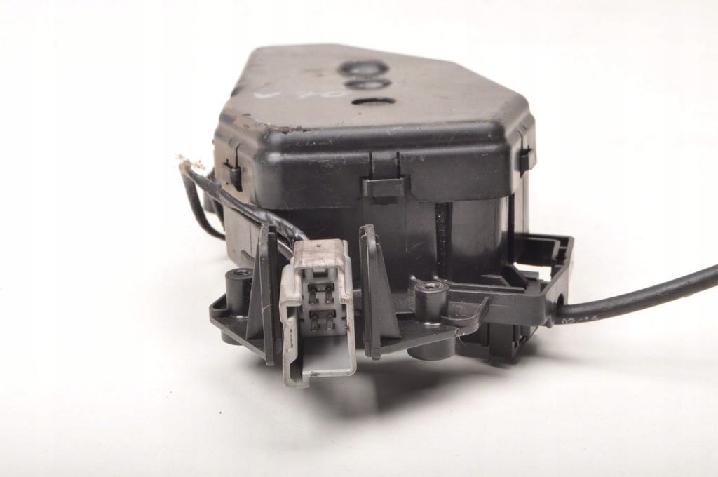 фото №8, Volvo v70 iii xc70 замок багажника крышки 31333543 kombi