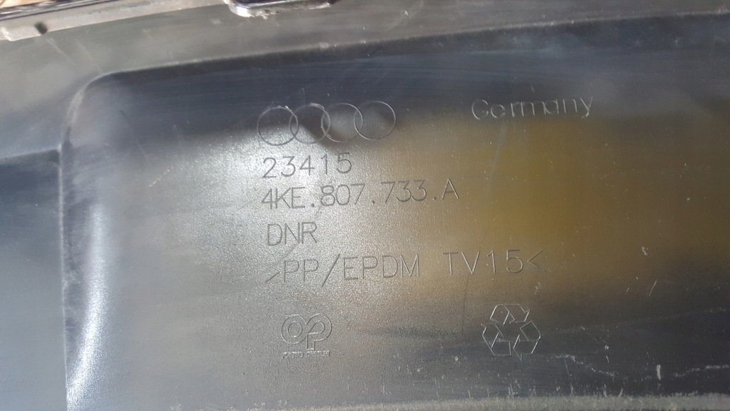 Накладка спойлер бампера передній audi e-tron 4ke807733a демонтаж Оригінал