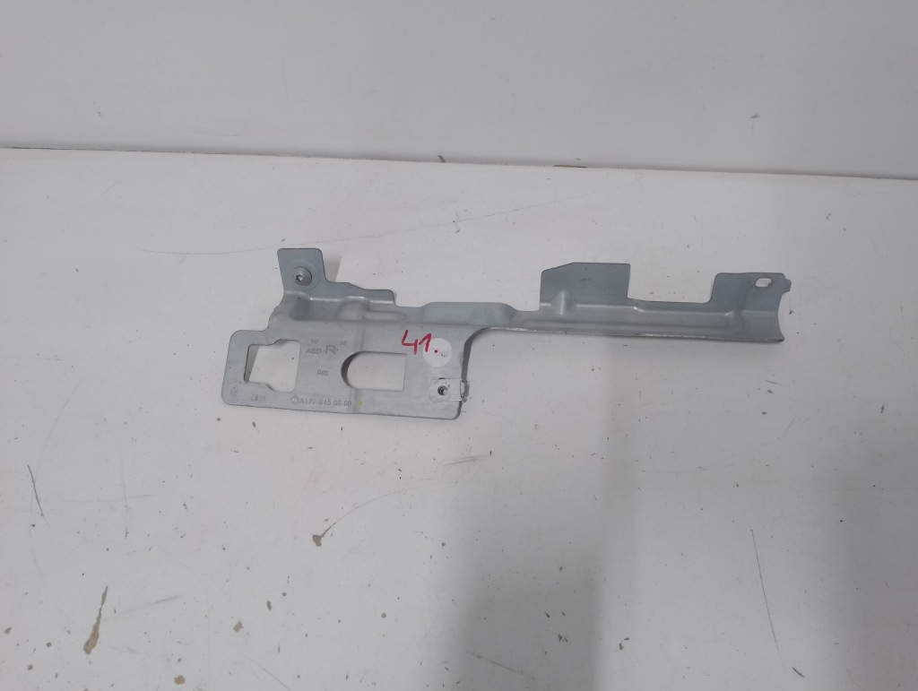 Купити A1778150600 правий кронштейн кронштейн mercedes w177